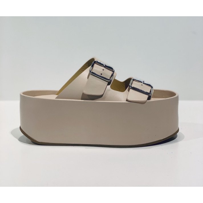 MANDY MULES COMPENSEES NUDE FLAMINGOS