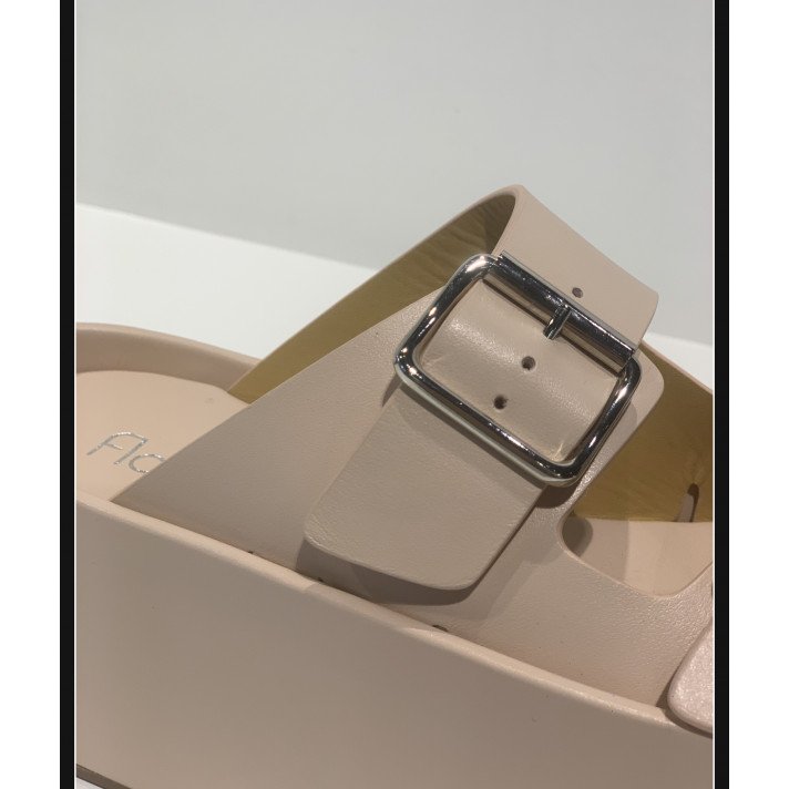 MANDY MULES COMPENSEES NUDE FLAMINGOS