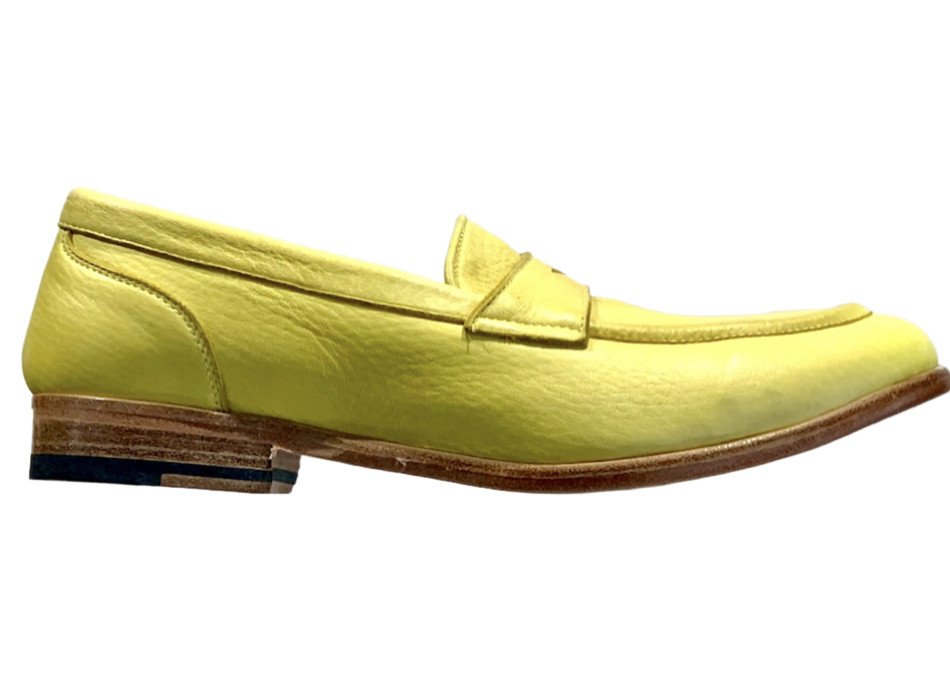 Mocassin jaune sale