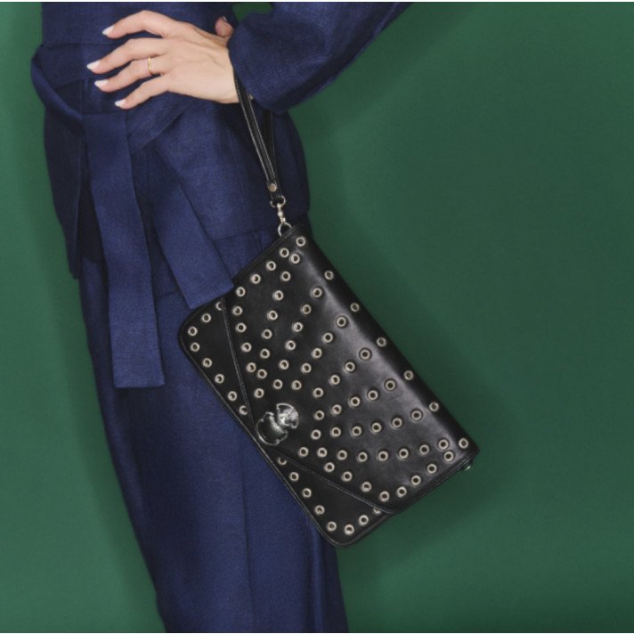 POCHETTE ALICIA NAPPA BLACK OEILLETS SILV CLARIS VIROT